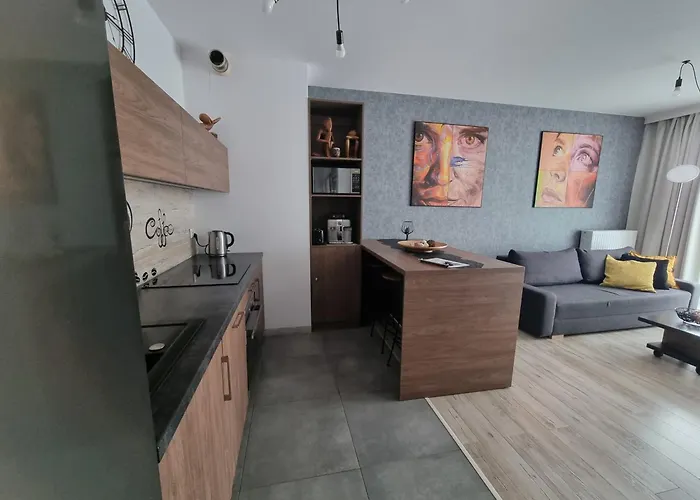 Q Grand - 3 Pokojowe Klimatyzowane Przy Manufakturze Z Garazem Gratis, Fv דירה